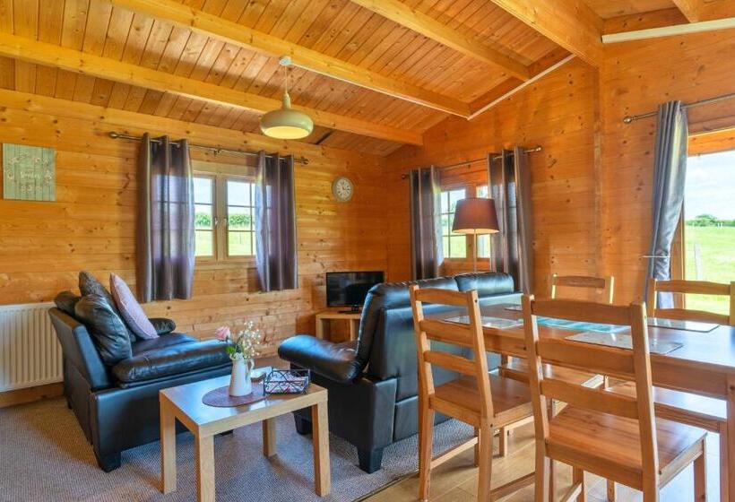 בית מלון כפרי Pastures Green Cabin