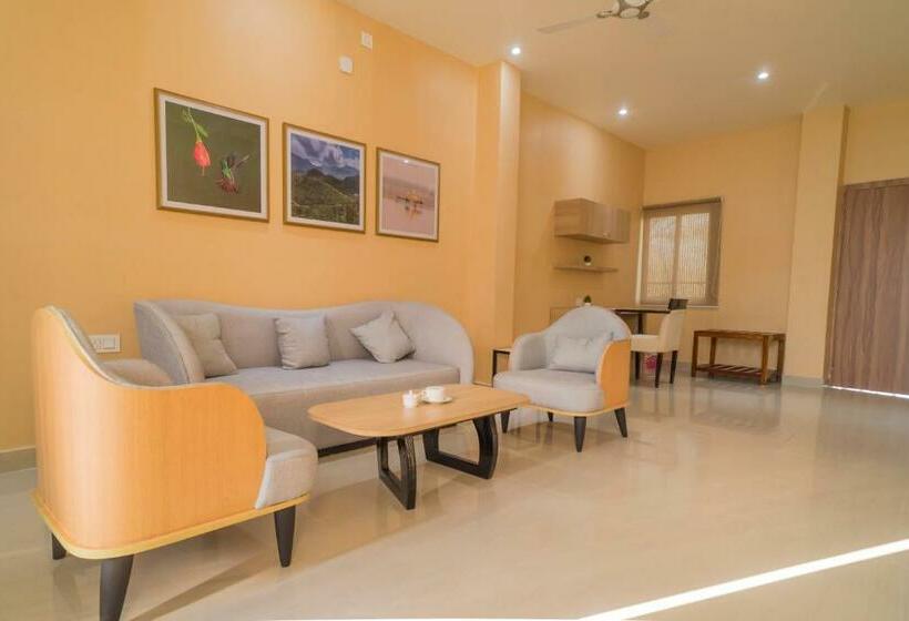 Hotel Tusker Tea County