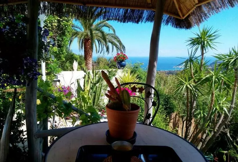 Aamiaismajoitus (B&B) Nouveau ! Chambre D Hôte Insolite Privee  Cœurs De Pirates à Bali En Provence Spa Sauna Massages Dan