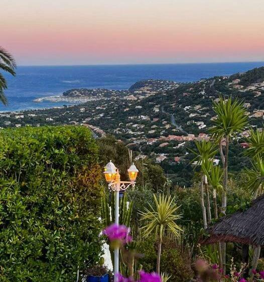 Bed and Breakfast Nouveau ! Chambre D Hôte Insolite Privee  Cœurs De Pirates à Bali En Provence Spa Sauna Massages Dan