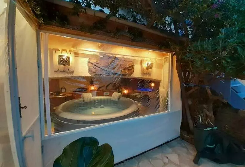 Aamiaismajoitus (B&B) Nouveau ! Chambre D Hôte Insolite Privee  Cœurs De Pirates à Bali En Provence Spa Sauna Massages Dan