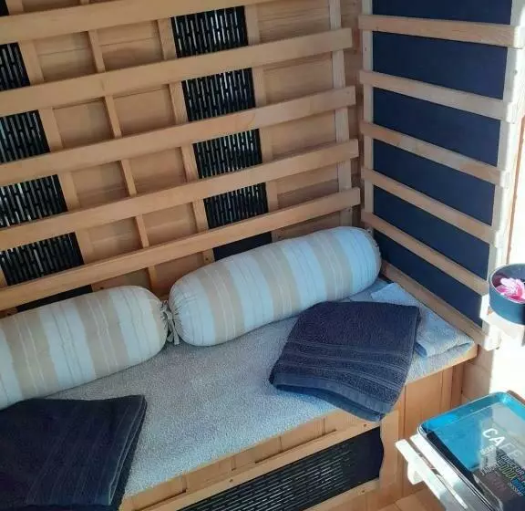 Aamiaismajoitus (B&B) Nouveau ! Chambre D Hôte Insolite Privee  Cœurs De Pirates à Bali En Provence Spa Sauna Massages Dan