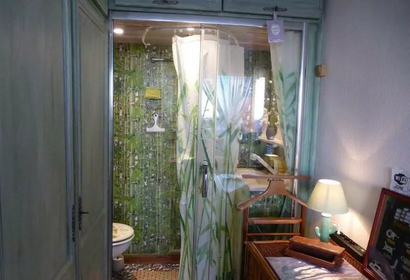 Aamiaismajoitus (B&B) Nouveau ! Chambre D Hôte Insolite Privee  Cœurs De Pirates à Bali En Provence Spa Sauna Massages Dan