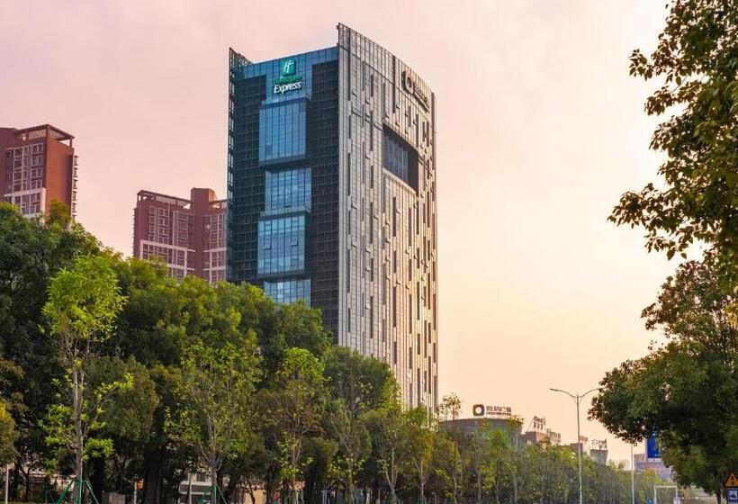 호텔 Holiday Inn Express Yangjiang City Center, An Ihg