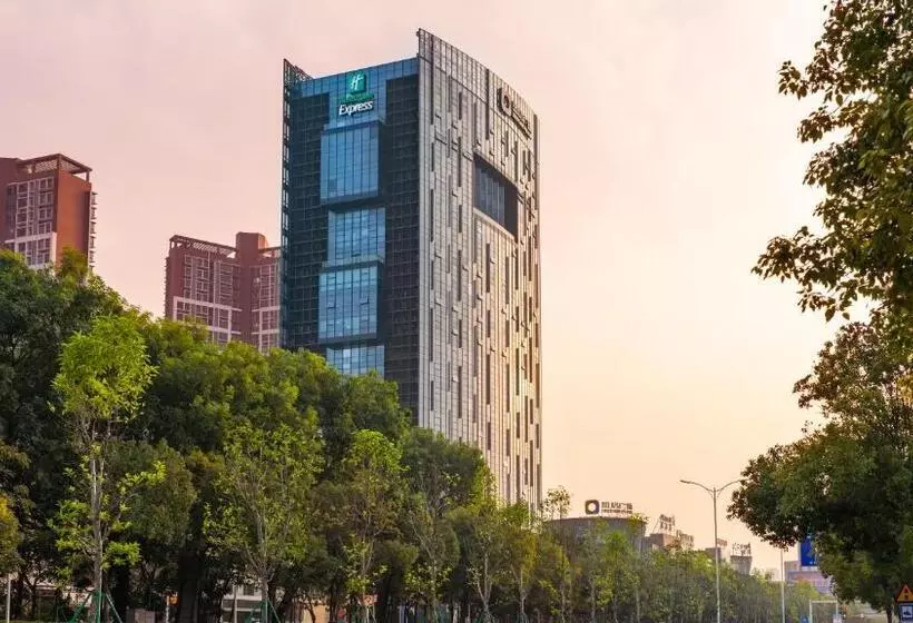Hotelli Holiday Inn Express Yangjiang City Center, An Ihg