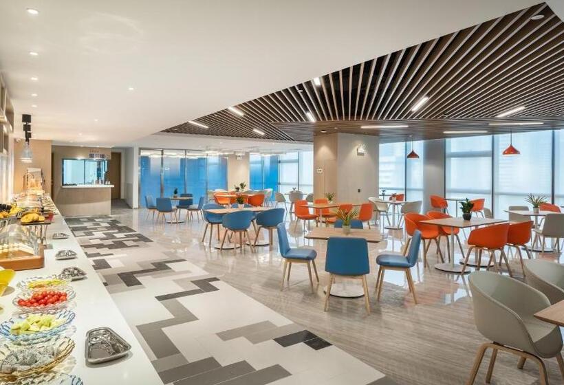 호텔 Holiday Inn Express Yangjiang City Center, An Ihg