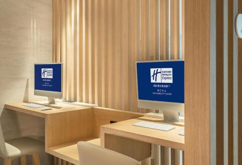 호텔 Holiday Inn Express Yangjiang City Center, An Ihg