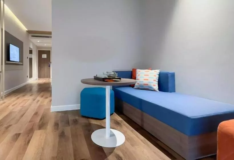 Hotelli Holiday Inn Express Yangjiang City Center, An Ihg