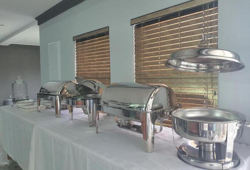 בית מלון כפרי Sea Water Boutique Lodge In Mankweng Unit G