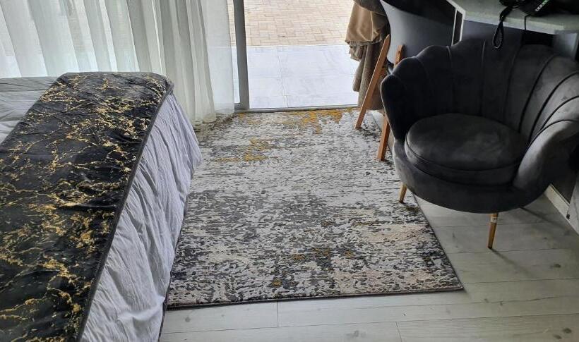 בית מלון כפרי Sea Water Boutique Lodge In Mankweng Unit G