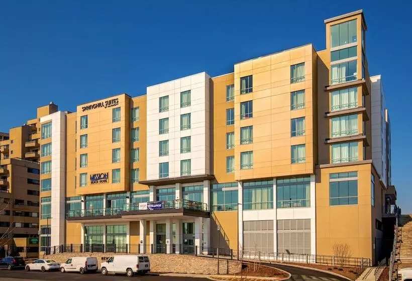 Hotelli Springhill Suites By Marriott Boston Logan Airport Revere Beach