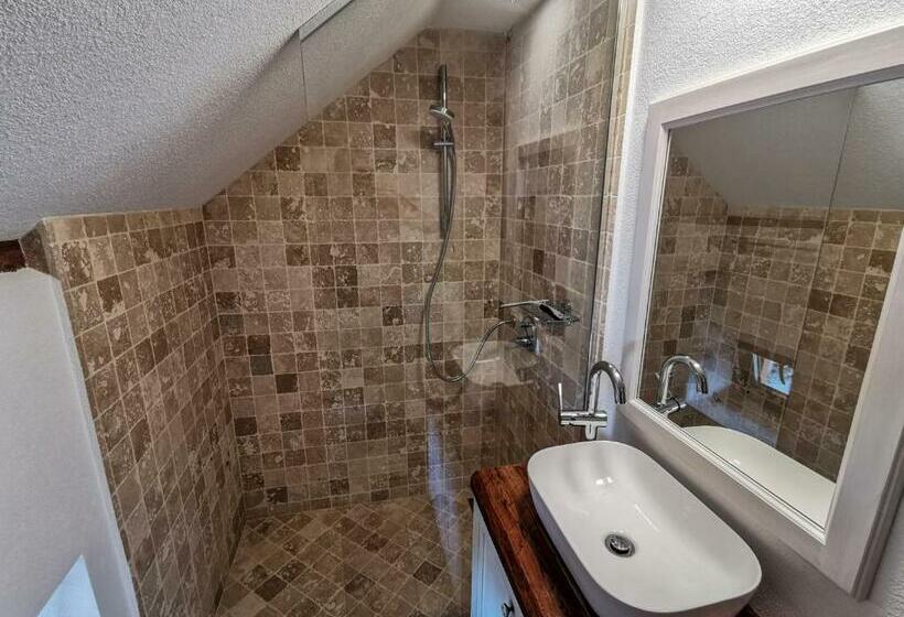 פנסיון Otto S Guesthouse