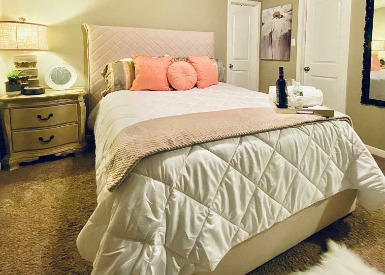 پانسیون Private Rooms At Central Texas Suites With Hot Tub