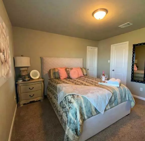 ペンション Private Rooms At Central Texas Suites With Hot Tub