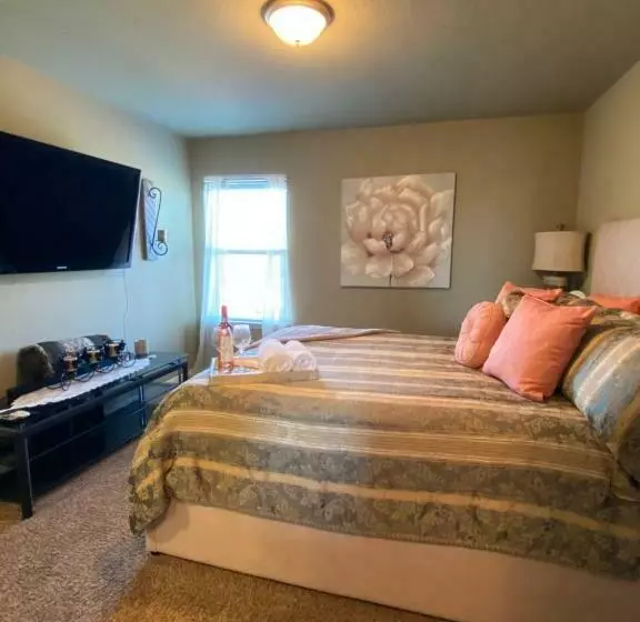 ペンション Private Rooms At Central Texas Suites With Hot Tub
