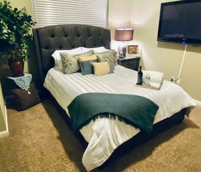 ペンション Private Rooms At Central Texas Suites With Hot Tub