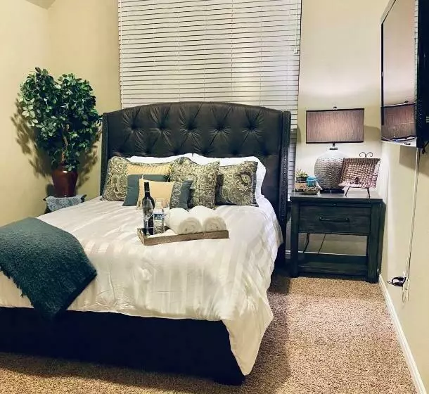 ペンション Private Rooms At Central Texas Suites With Hot Tub