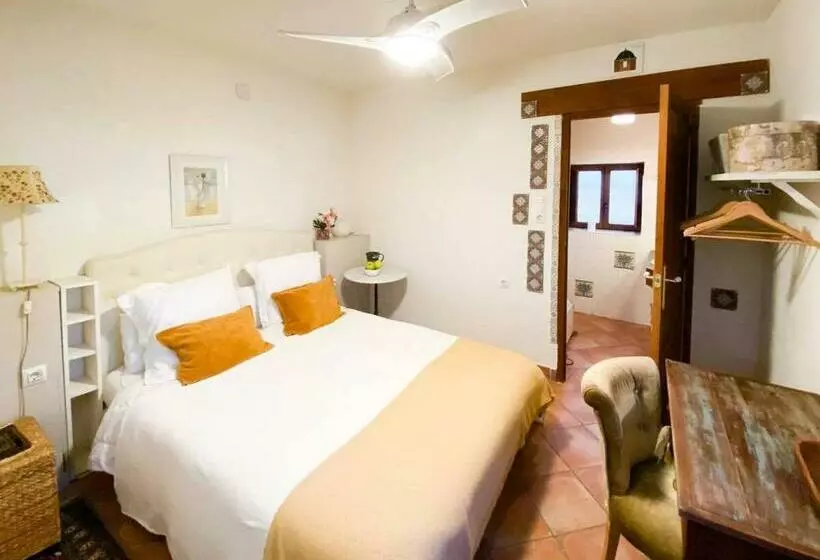 پانسیون Room In House  Habitacion Privada En Casa Con Encanto Y Piscina