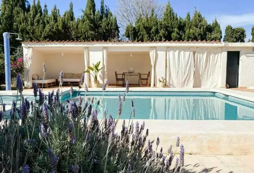 پانسیون Room In House  Habitacion Privada En Casa Con Encanto Y Piscina