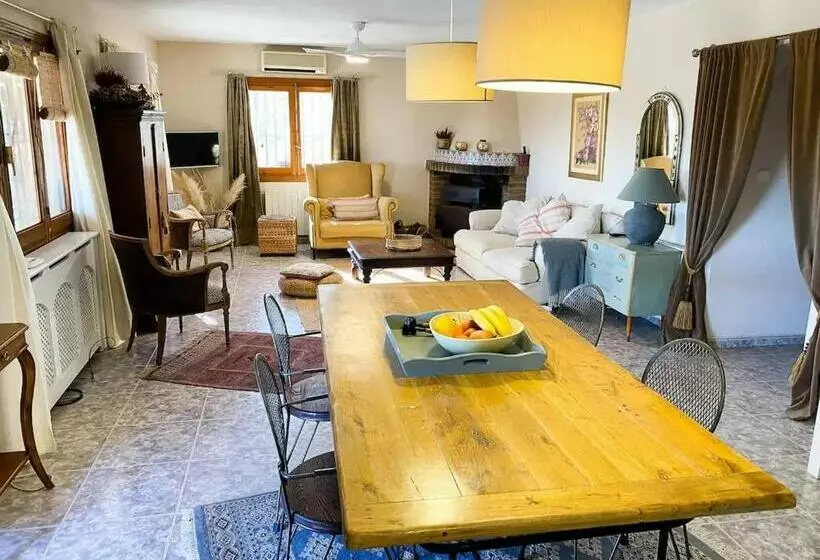 پانسیون Room In House  Habitacion Privada En Casa Con Encanto Y Piscina