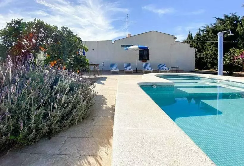 پانسیون Room In House  Habitacion Privada En Casa Con Encanto Y Piscina