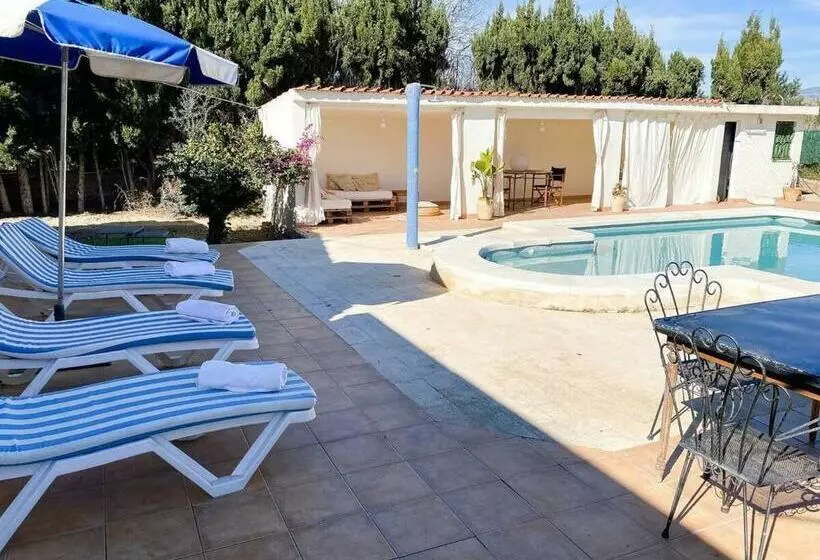 پانسیون Room In House  Habitacion Privada En Casa Con Encanto Y Piscina