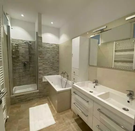 هاستل Nice Central City Room