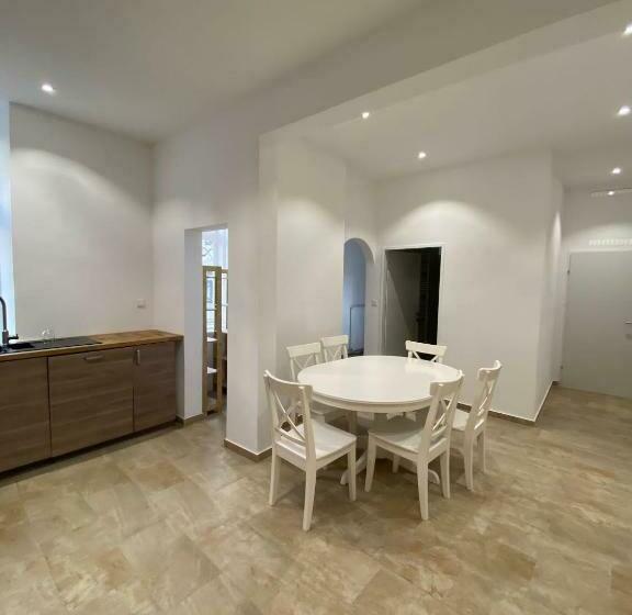 هاستل Nice Central City Room