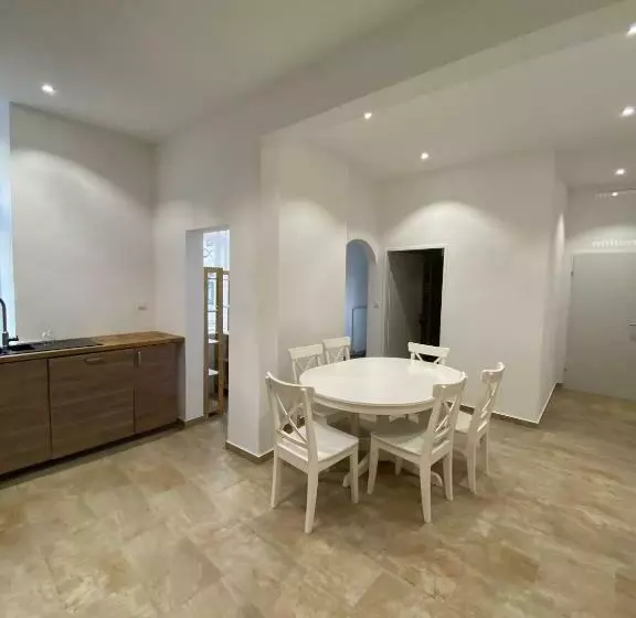 هاستل Nice Central City Room