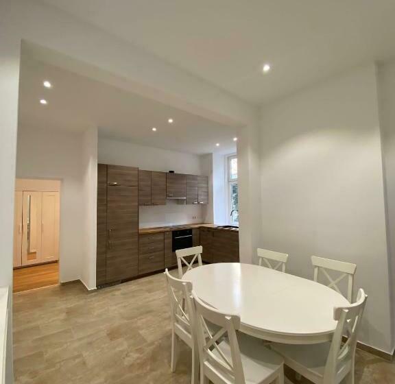 هاستل Nice Central City Room