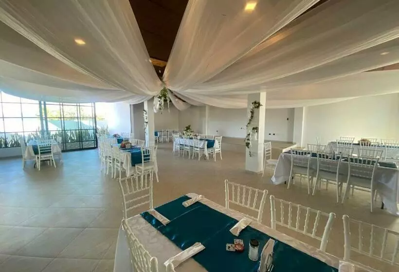 ホテル Celeste Inn Chinauta  Fusagasugá