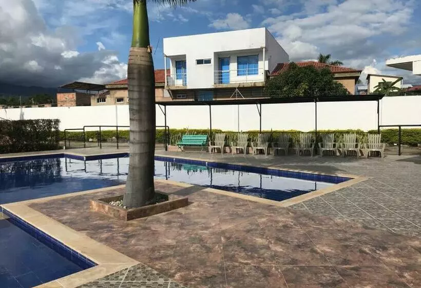 ホテル Celeste Inn Chinauta  Fusagasugá