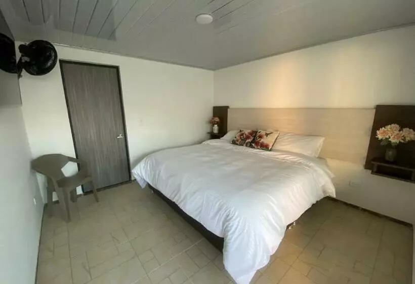 ホテル Celeste Inn Chinauta  Fusagasugá