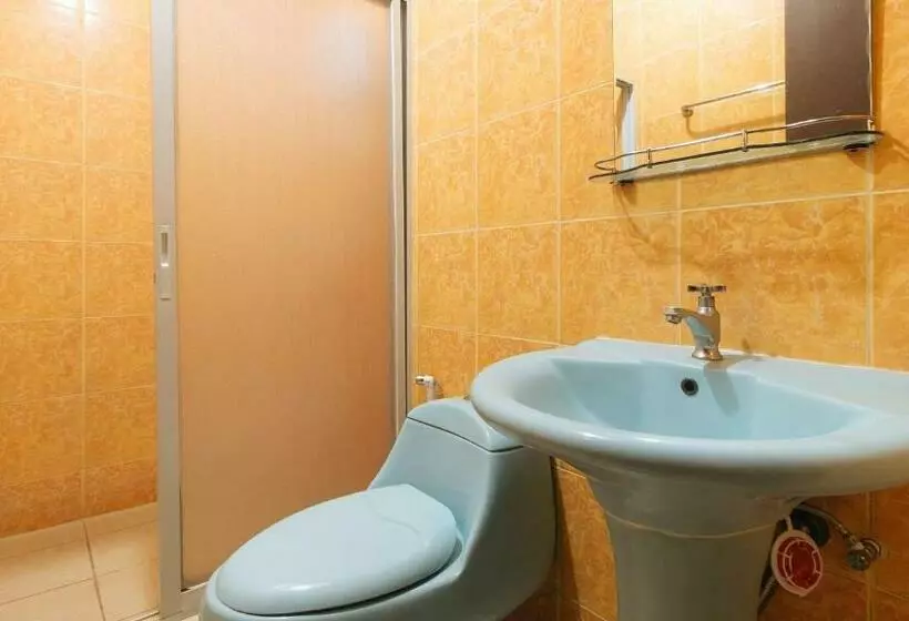 Hotelli Reddoorz Plus Ysvan  Angeles Pampanga