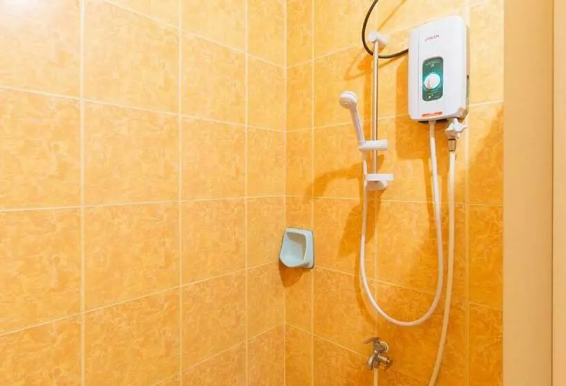 Hotelli Reddoorz Plus Ysvan  Angeles Pampanga