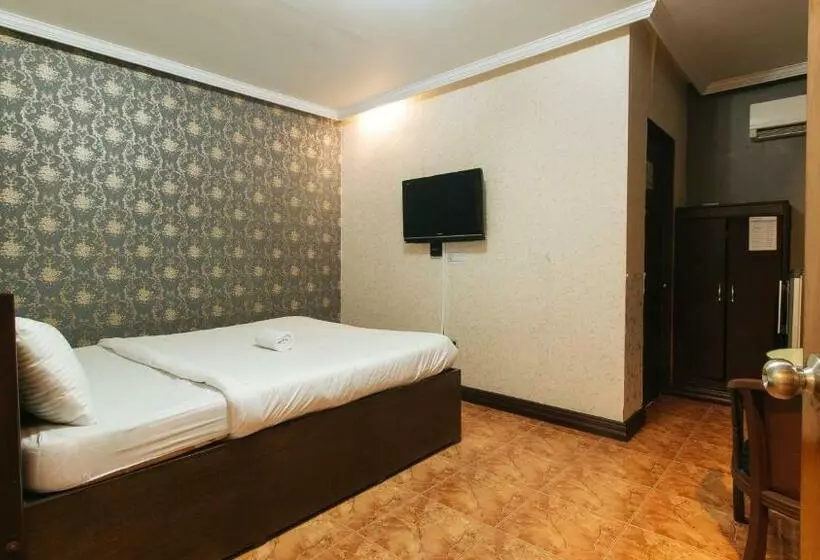 Hotelli Reddoorz Plus Ysvan  Angeles Pampanga