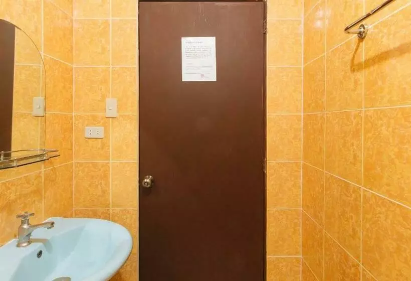 Hotelli Reddoorz Plus Ysvan  Angeles Pampanga