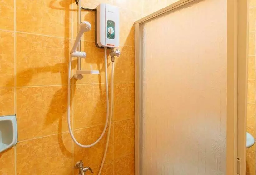 Hotelli Reddoorz Plus Ysvan  Angeles Pampanga