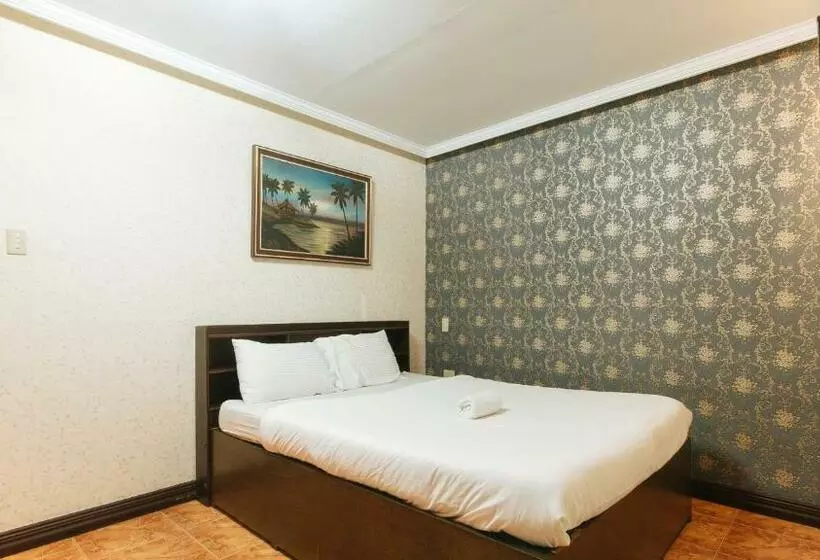 Hotelli Reddoorz Plus Ysvan  Angeles Pampanga