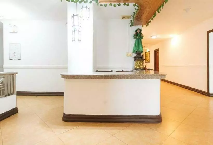 Hotelli Reddoorz Plus Ysvan  Angeles Pampanga