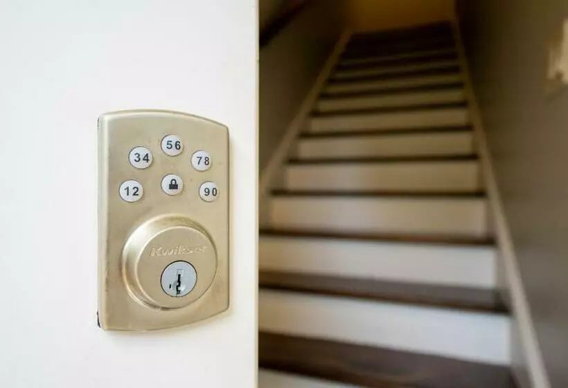 پانسیون Lovely Cozy Studio In Heart Of Atlanta