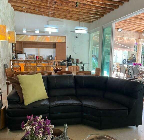 هتل Finca Del Rocio