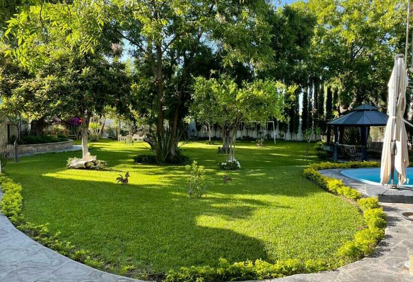 هتل Finca Del Rocio