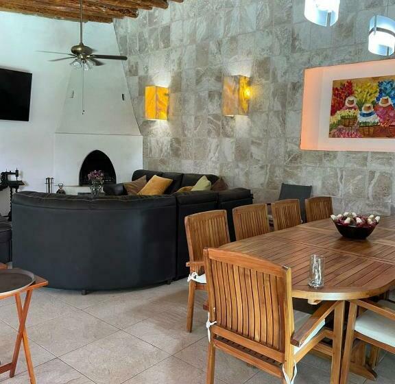 هتل Finca Del Rocio