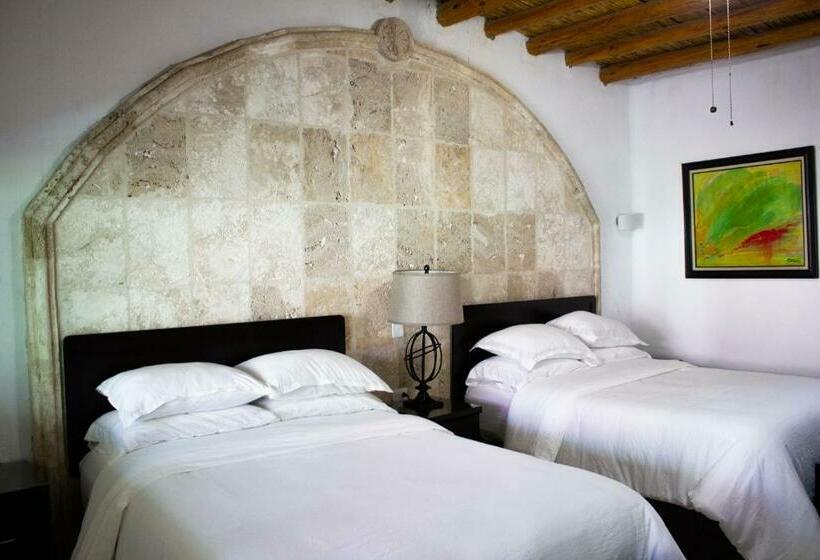 هتل Finca Del Rocio