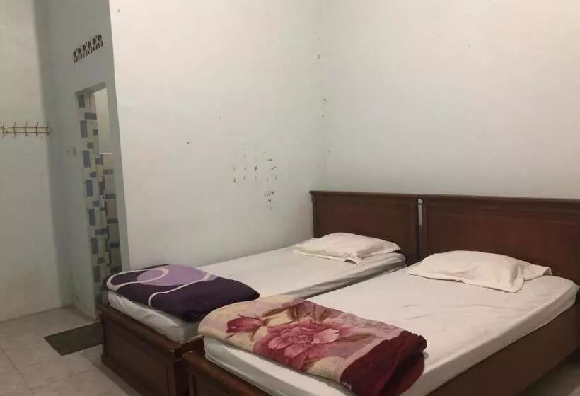 Hotelli Friendjoss Homestay Laugumba Redpartner