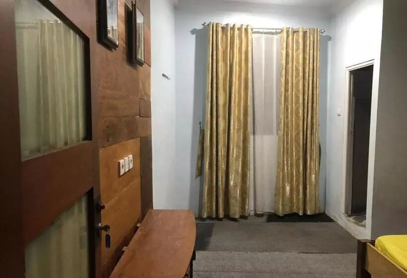 Hotelli Friendjoss Homestay Laugumba Redpartner