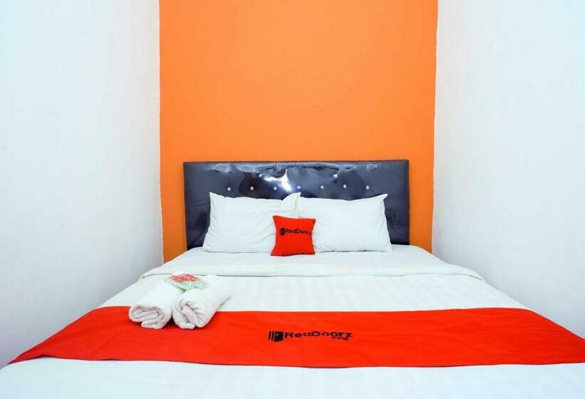 Hotel Reddoorz @ Kawasan Industri Candi Semarang