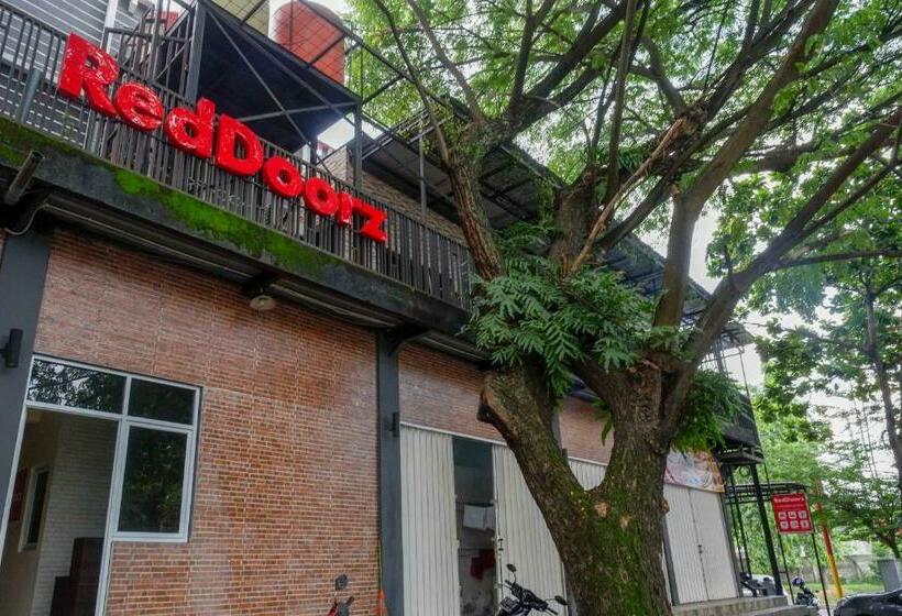 Hotel Reddoorz @ Kawasan Industri Candi Semarang