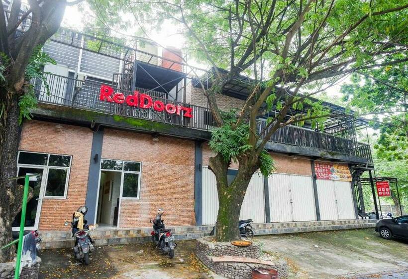 Hotel Reddoorz @ Kawasan Industri Candi Semarang